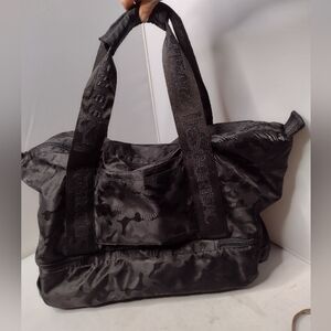 LeSportsac Dakota Roller Weekender Tote Bag Travel Overnight Black Rolling